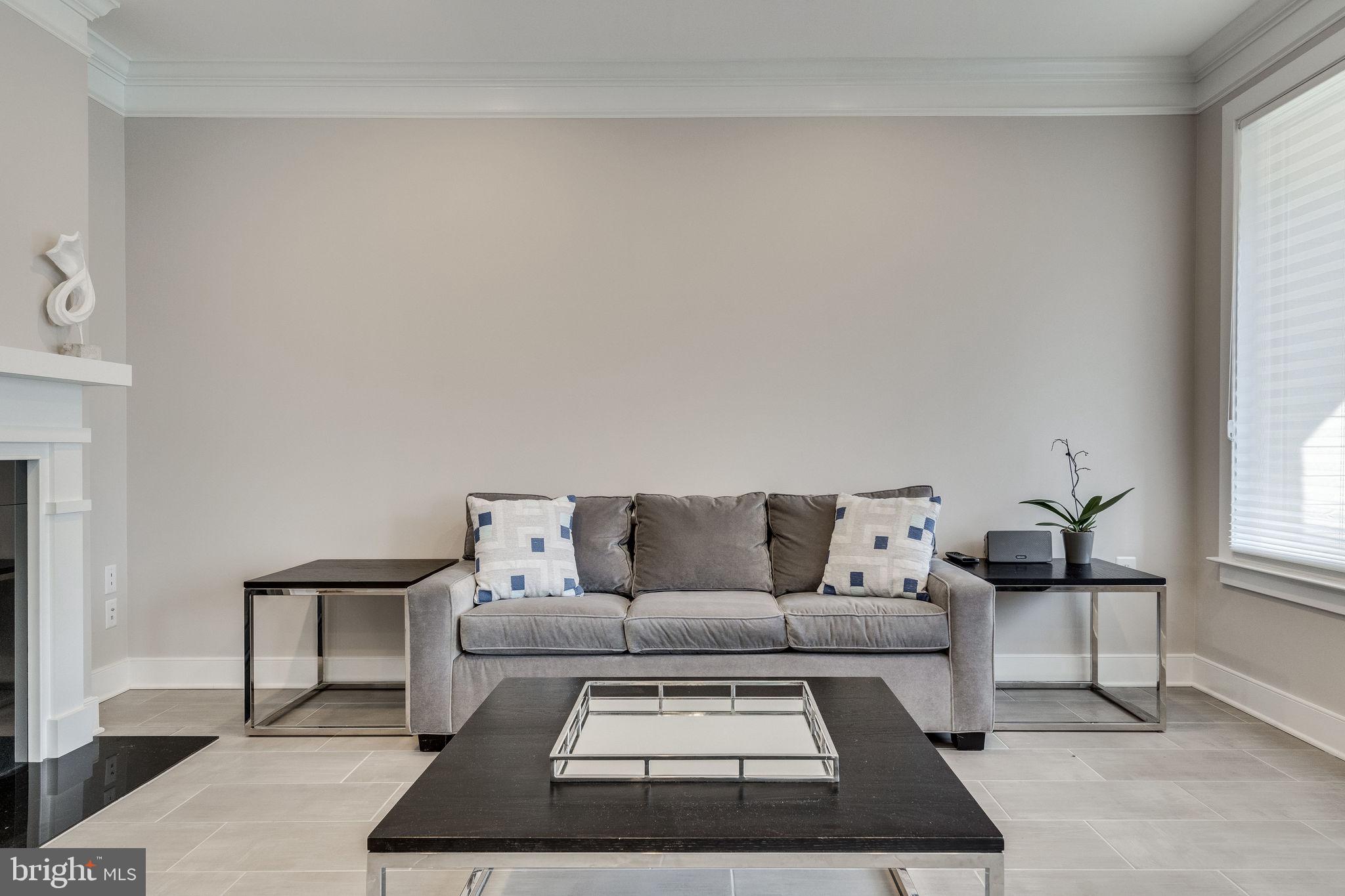 2405 RICHMOND HWY #102