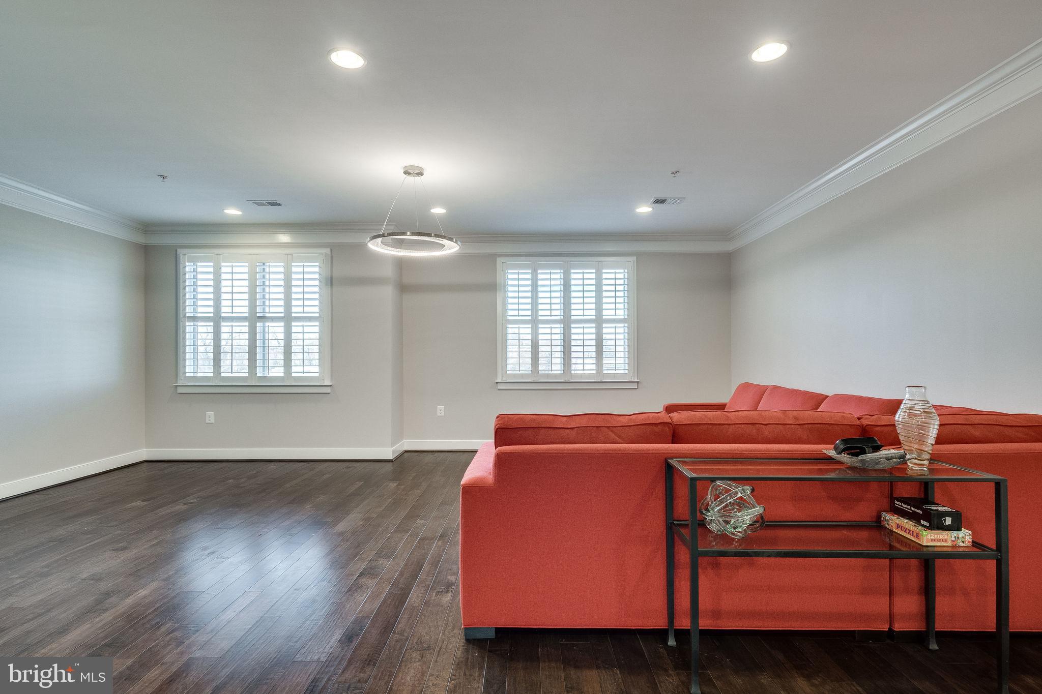 2405 RICHMOND HWY #102