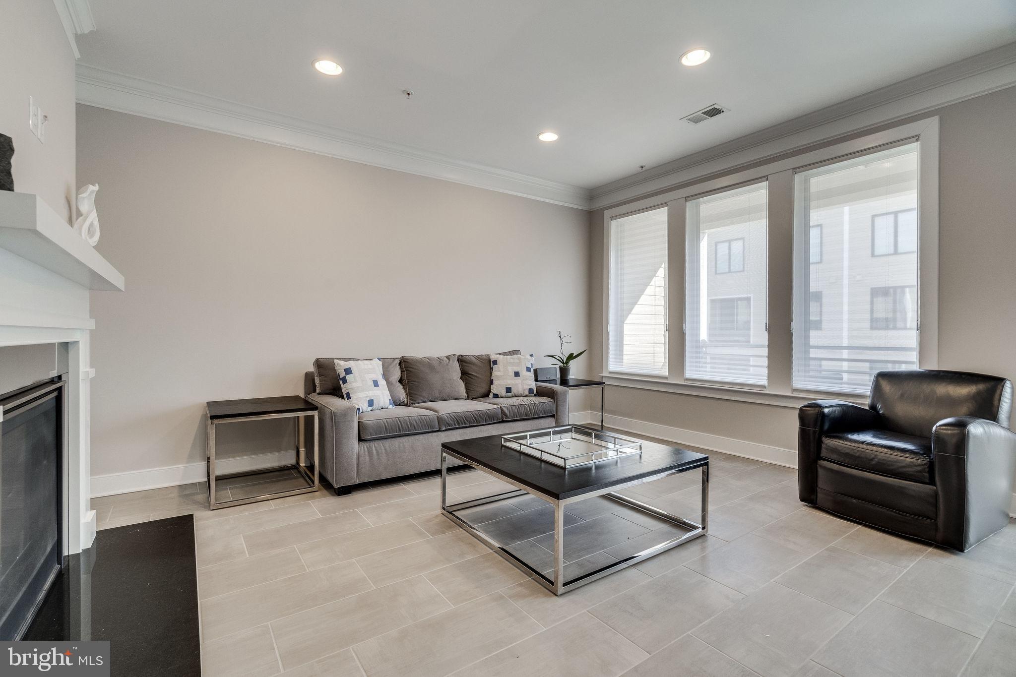 2405 RICHMOND HWY #102