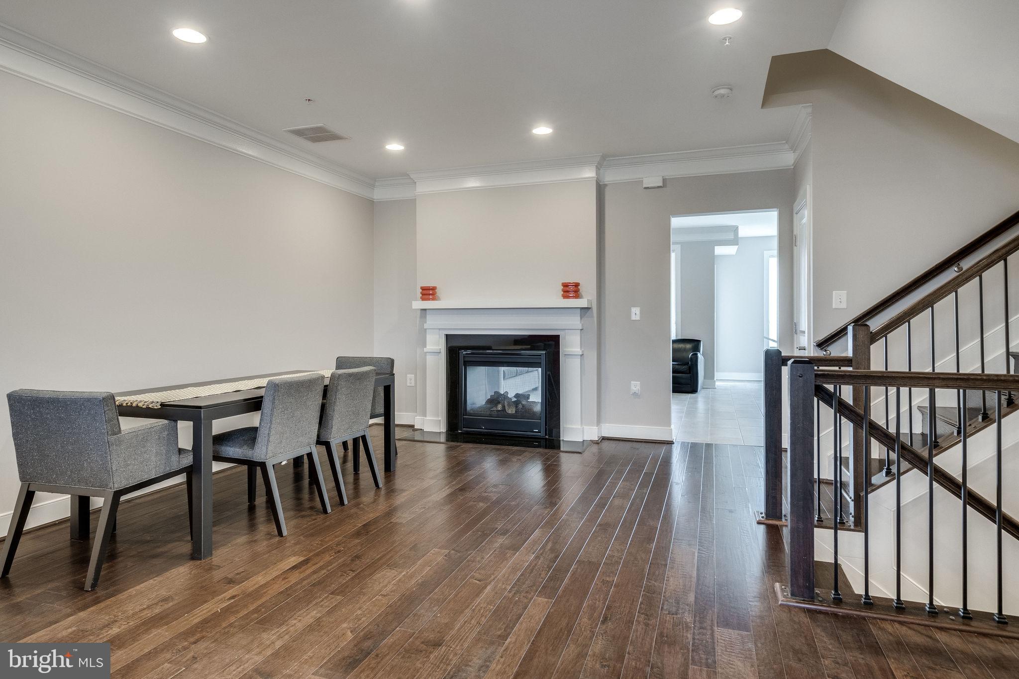 2405 RICHMOND HWY #102