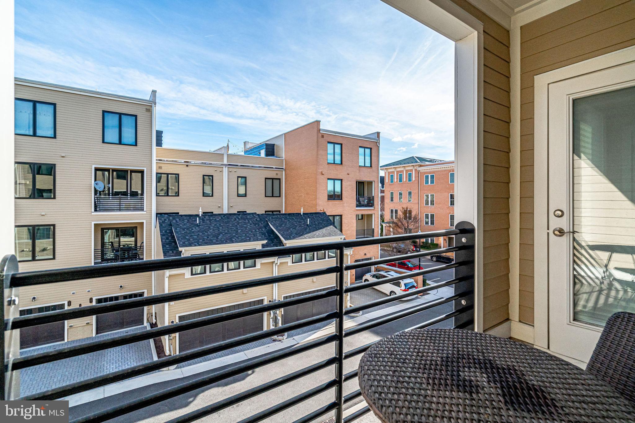 2405 RICHMOND HWY #102