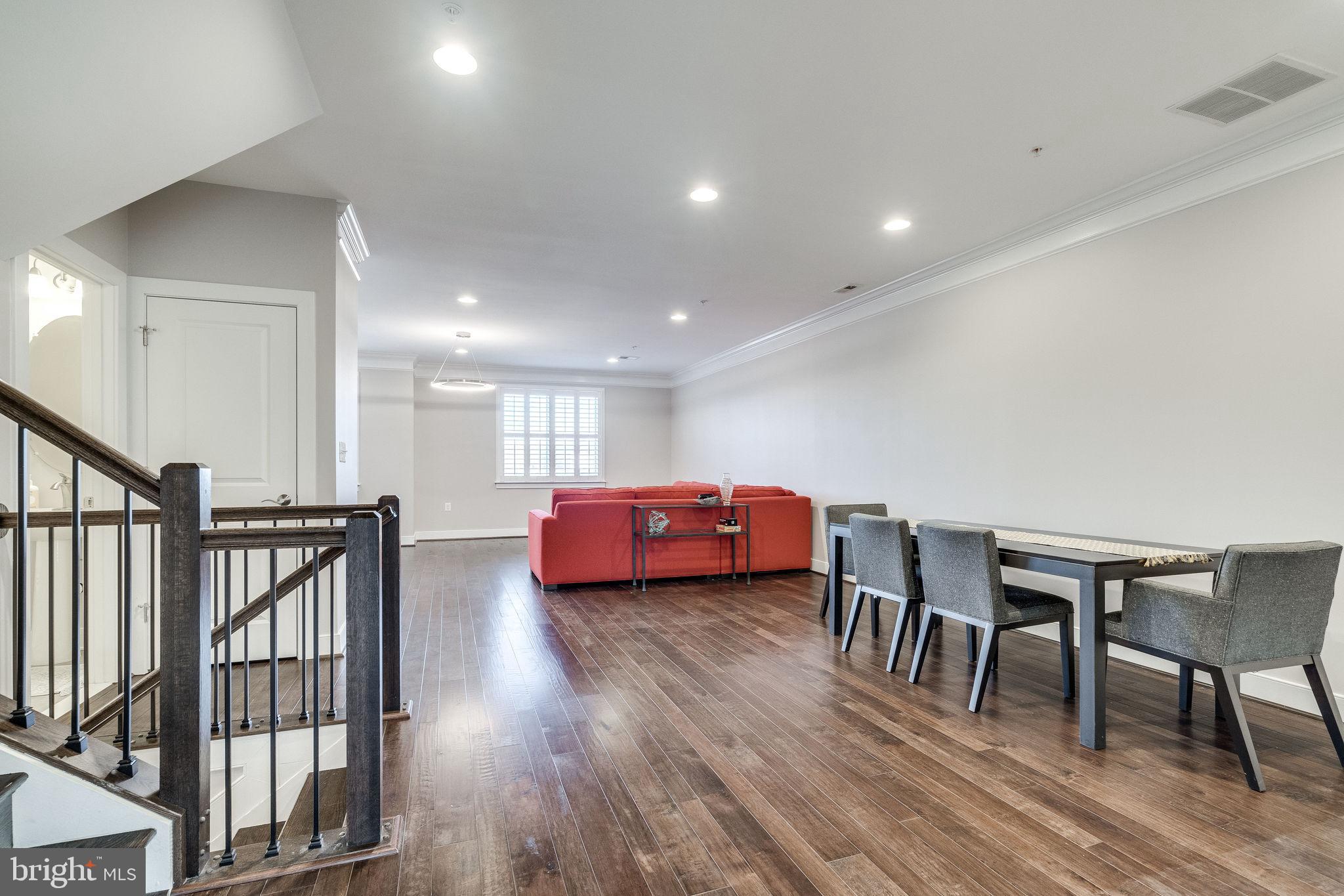 2405 RICHMOND HWY #102