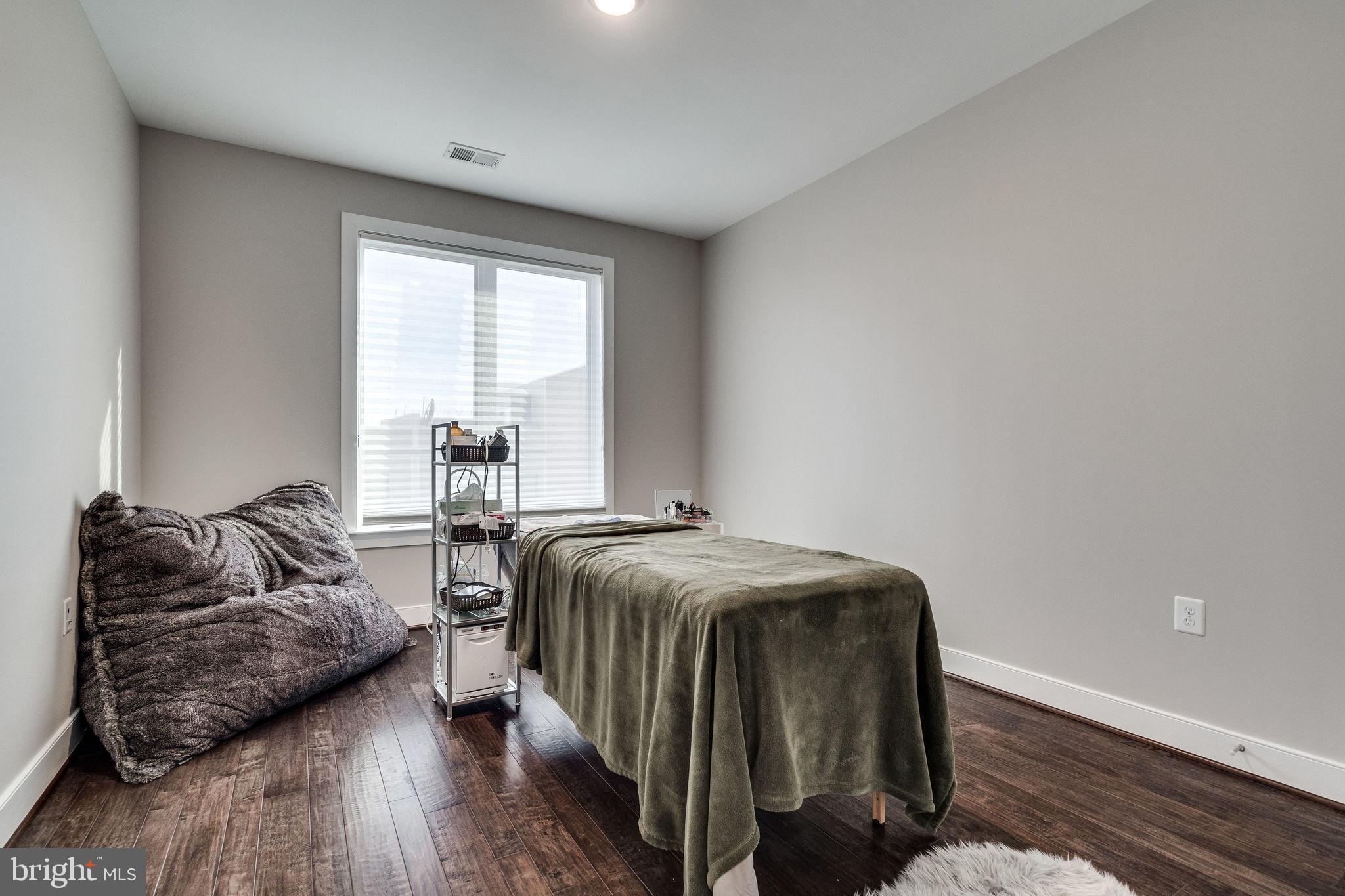 2405 RICHMOND HWY #102