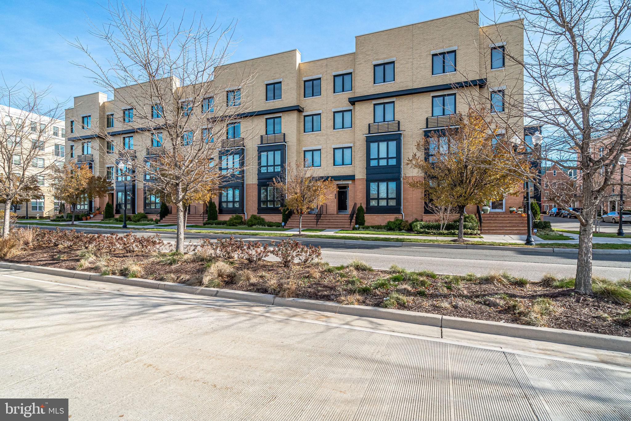 2405 RICHMOND HWY #102