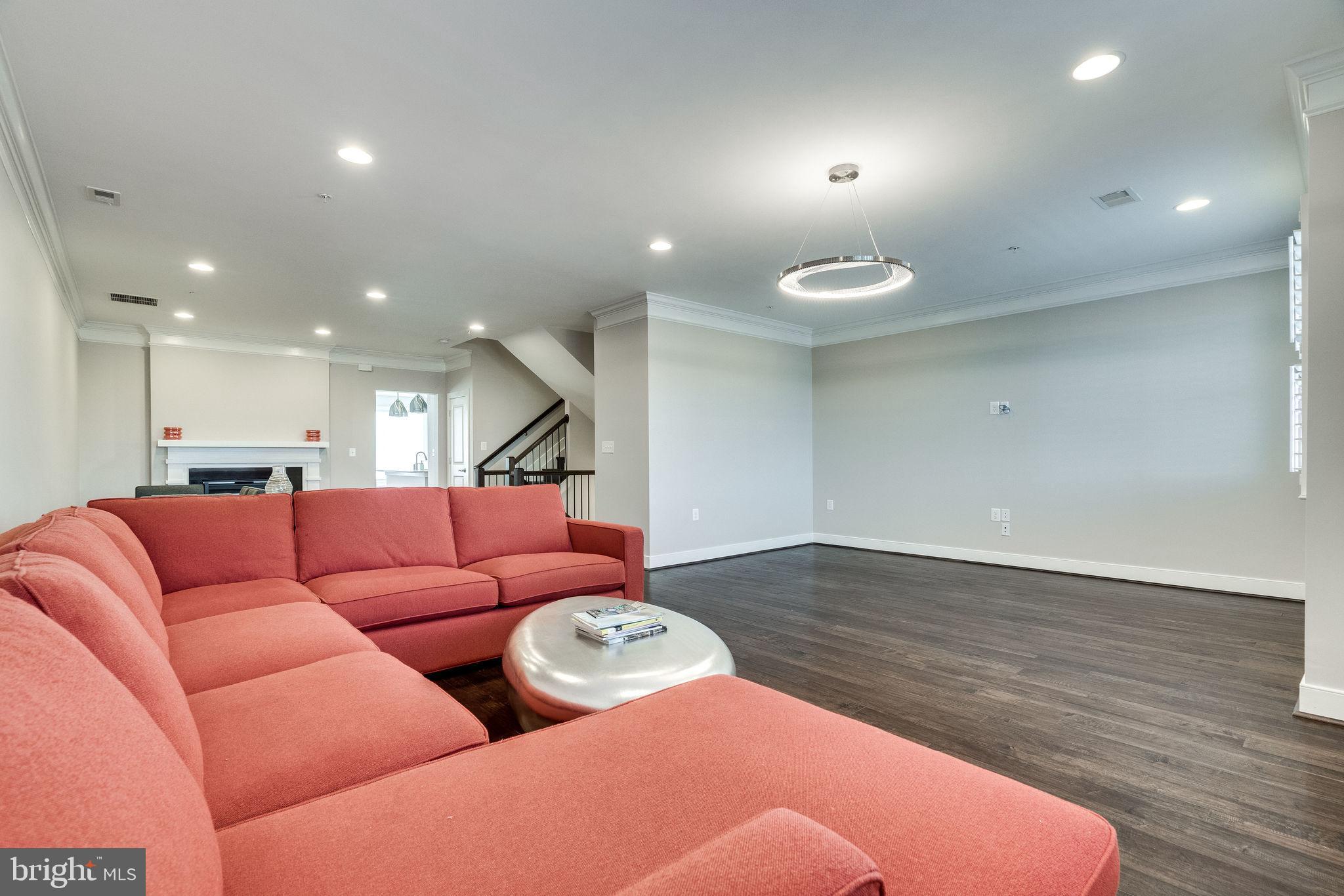 2405 RICHMOND HWY #102