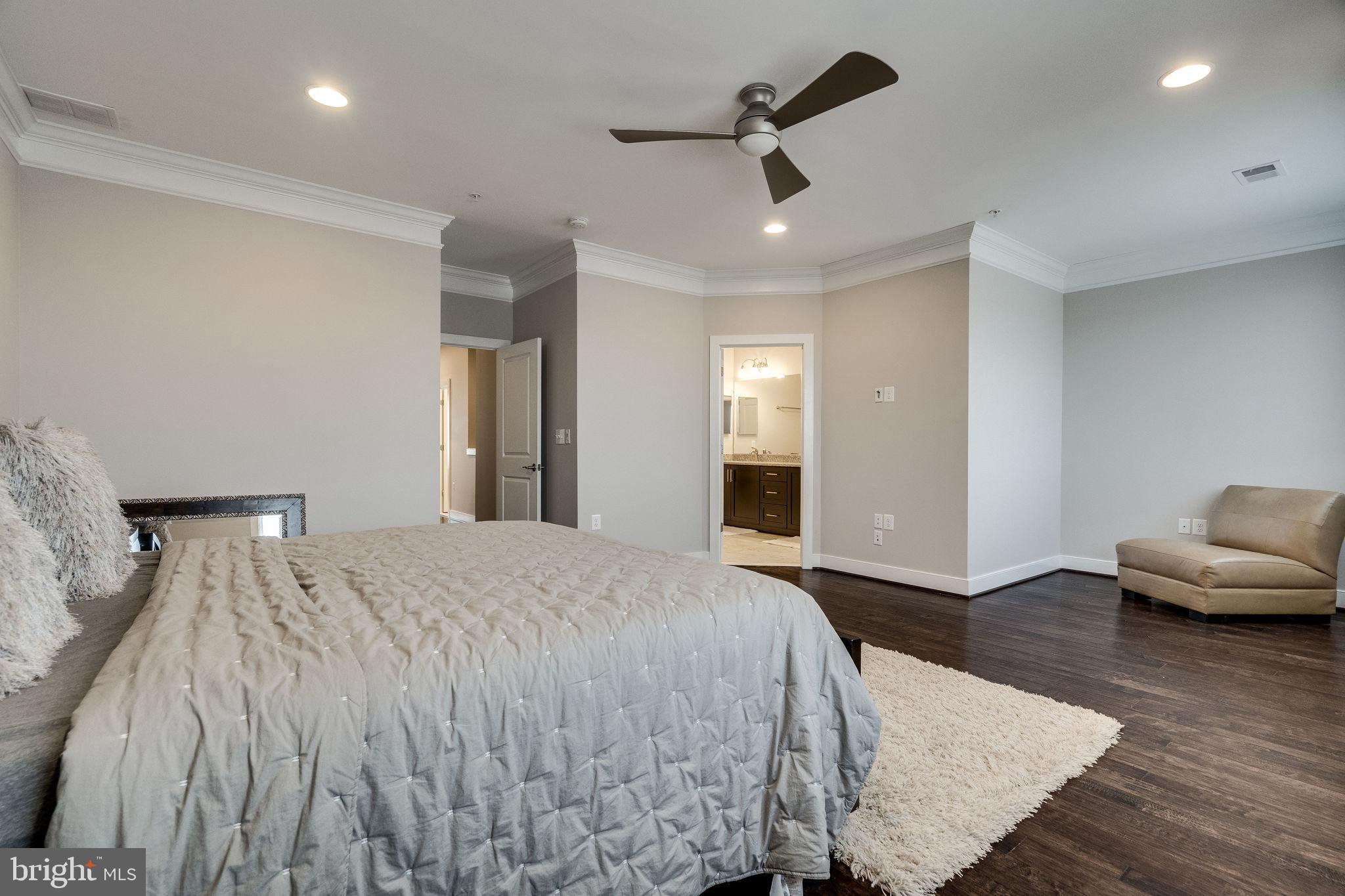 2405 RICHMOND HWY #102