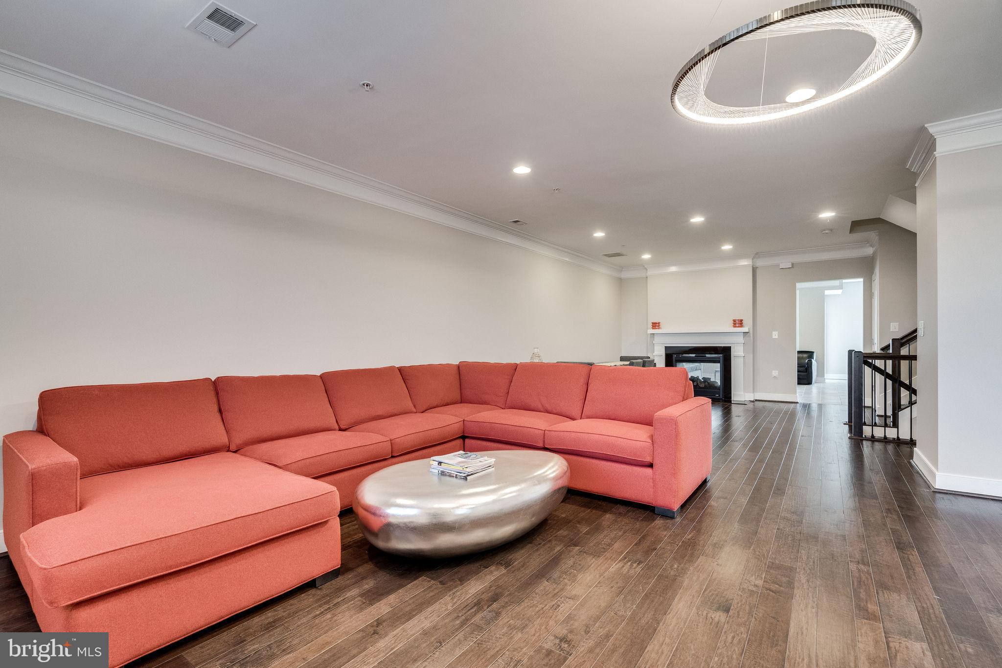 2405 RICHMOND HWY #102