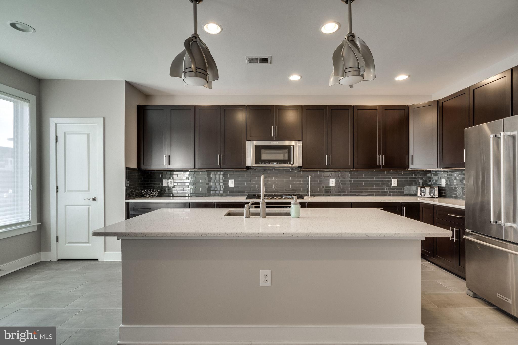 2405 RICHMOND HWY #102