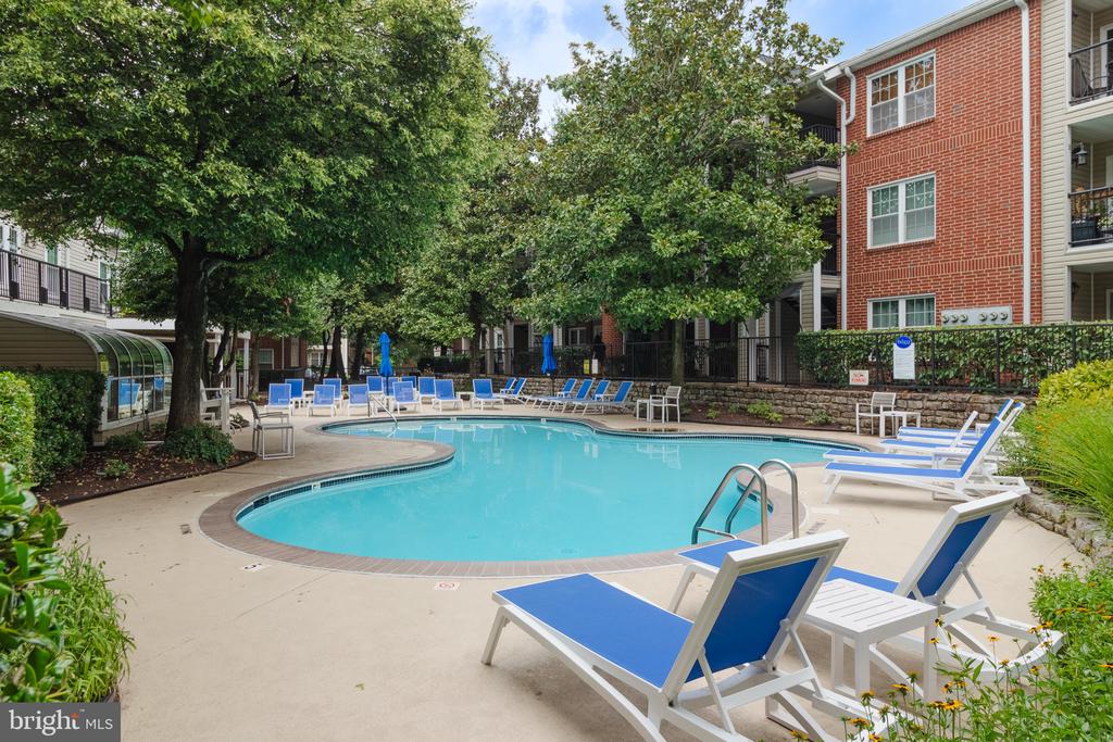 3310 Wyndham Cir #216