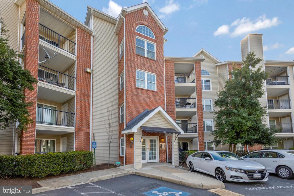 3313 WYNDHAM CIR #4203