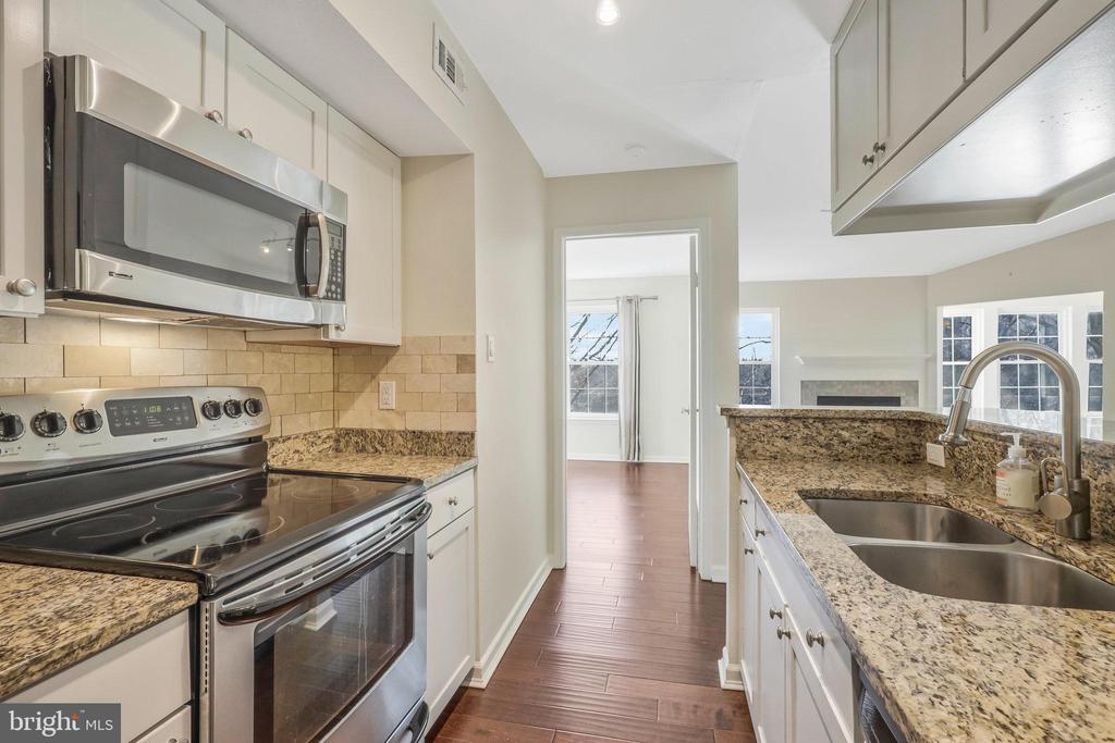 3313 WYNDHAM CIR #4203
