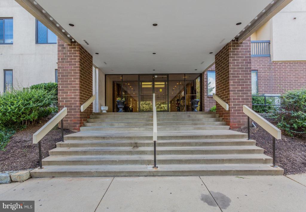 6300 Stevenson Ave #413
