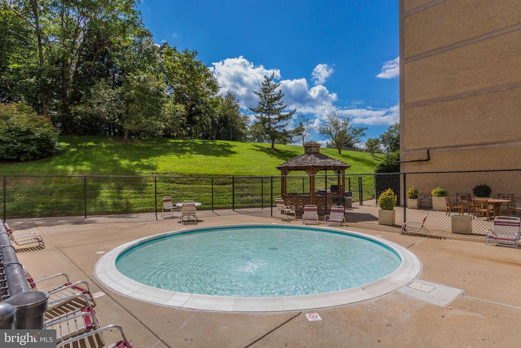 6300 Stevenson Ave #413