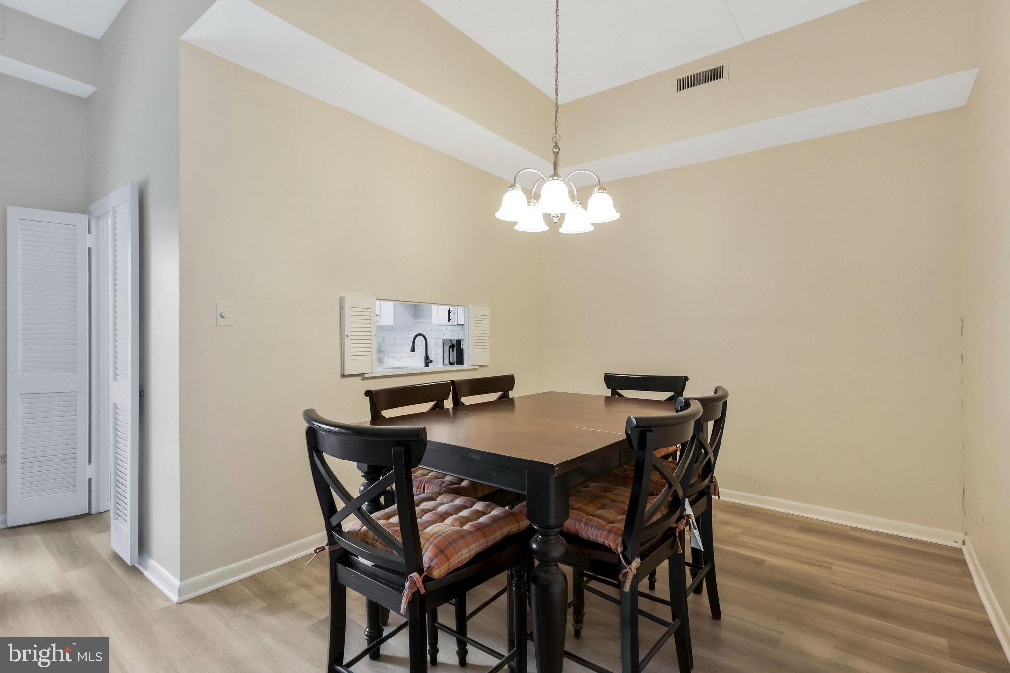 120 ROBERTS LN #101