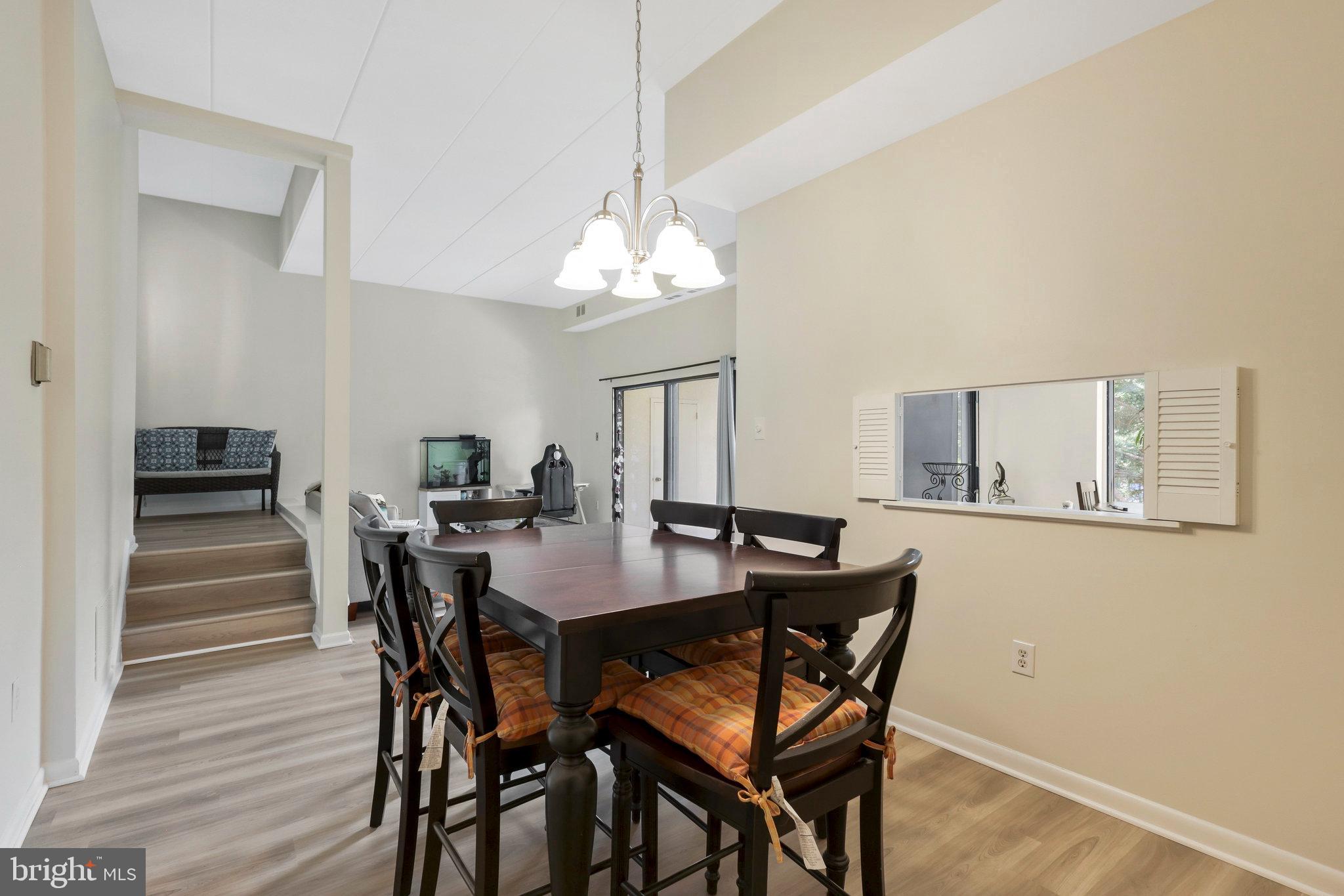 120 ROBERTS LN #101