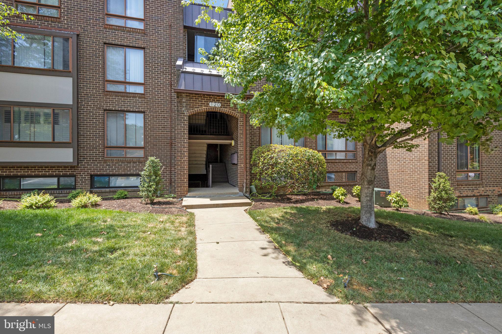 120 ROBERTS LN #101