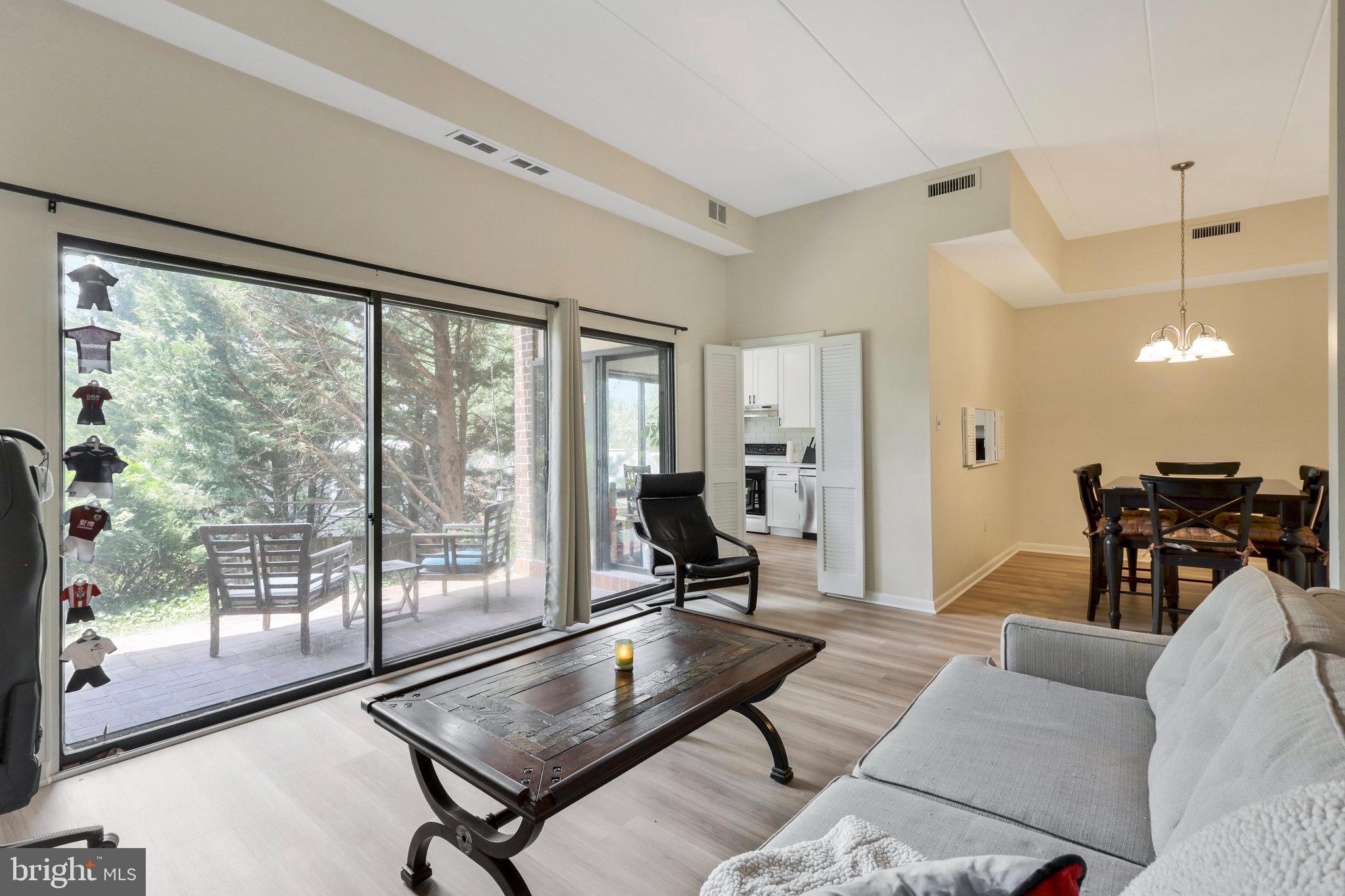 120 ROBERTS LN #101