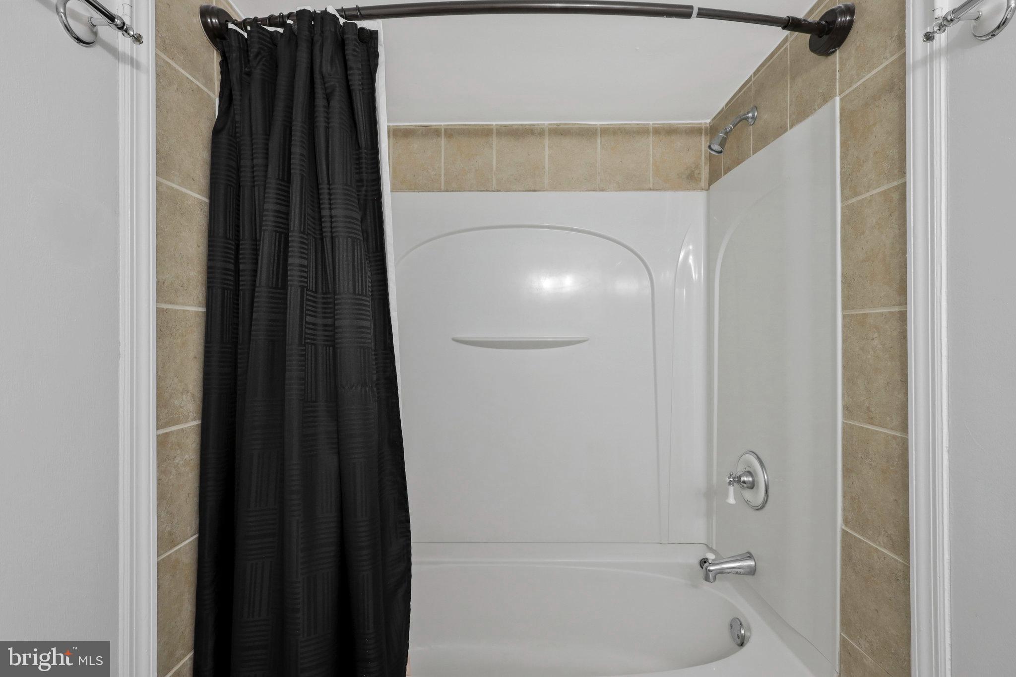 120 ROBERTS LN #101