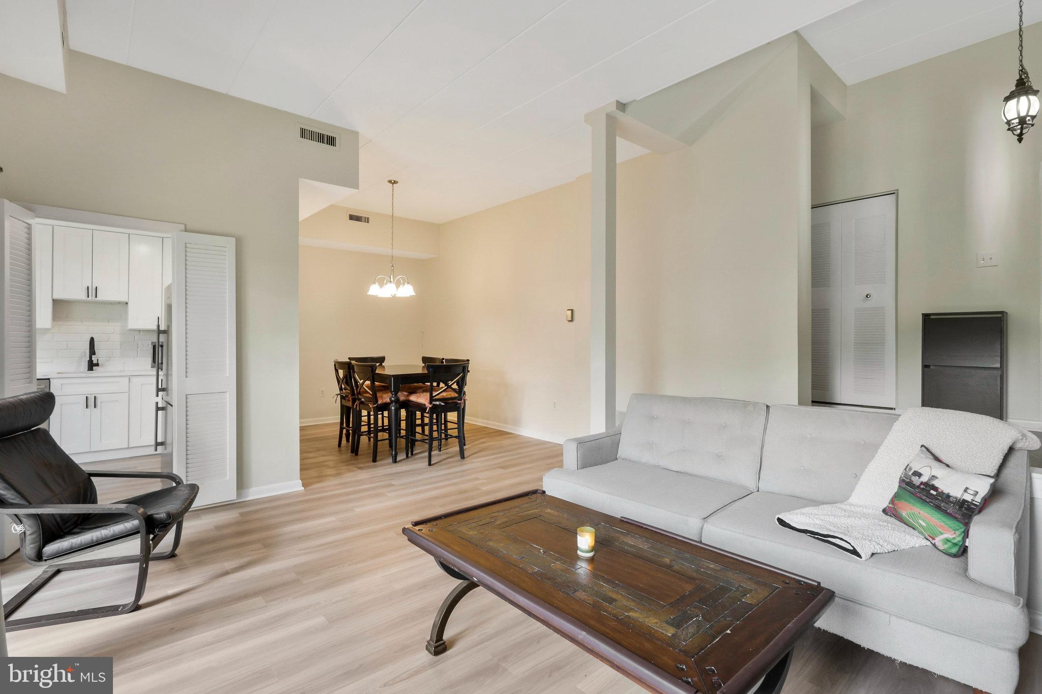 120 ROBERTS LN #101