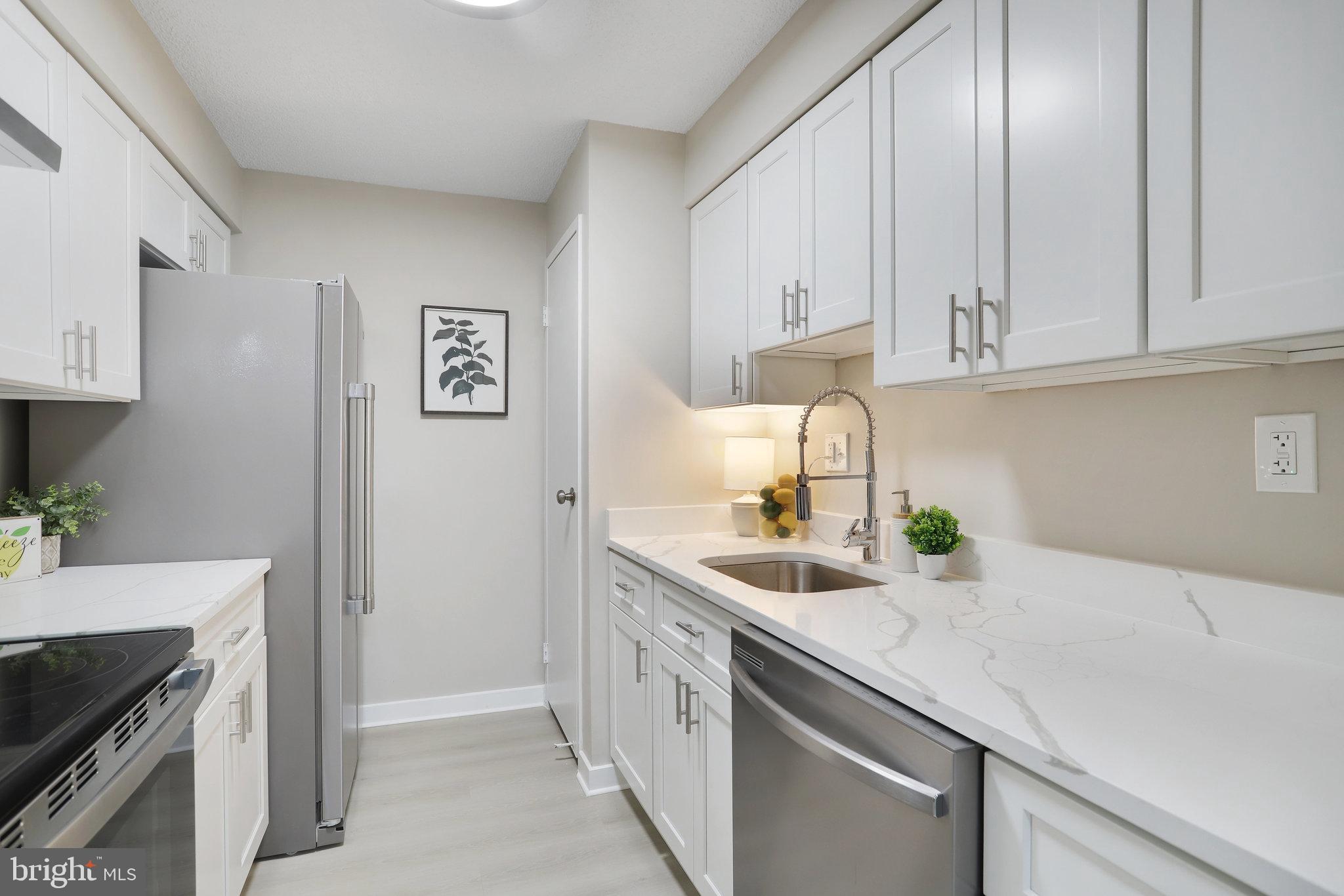 5300 Holmes Run Pkwy #405
