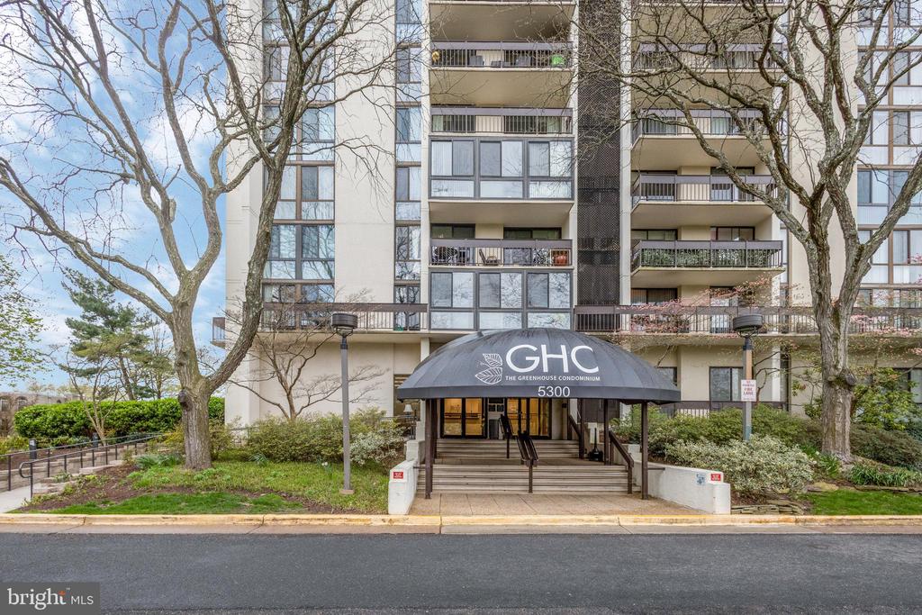 5300 Holmes Run Pkwy #405