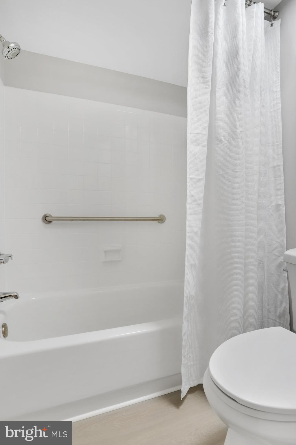 5300 Holmes Run Pkwy #405