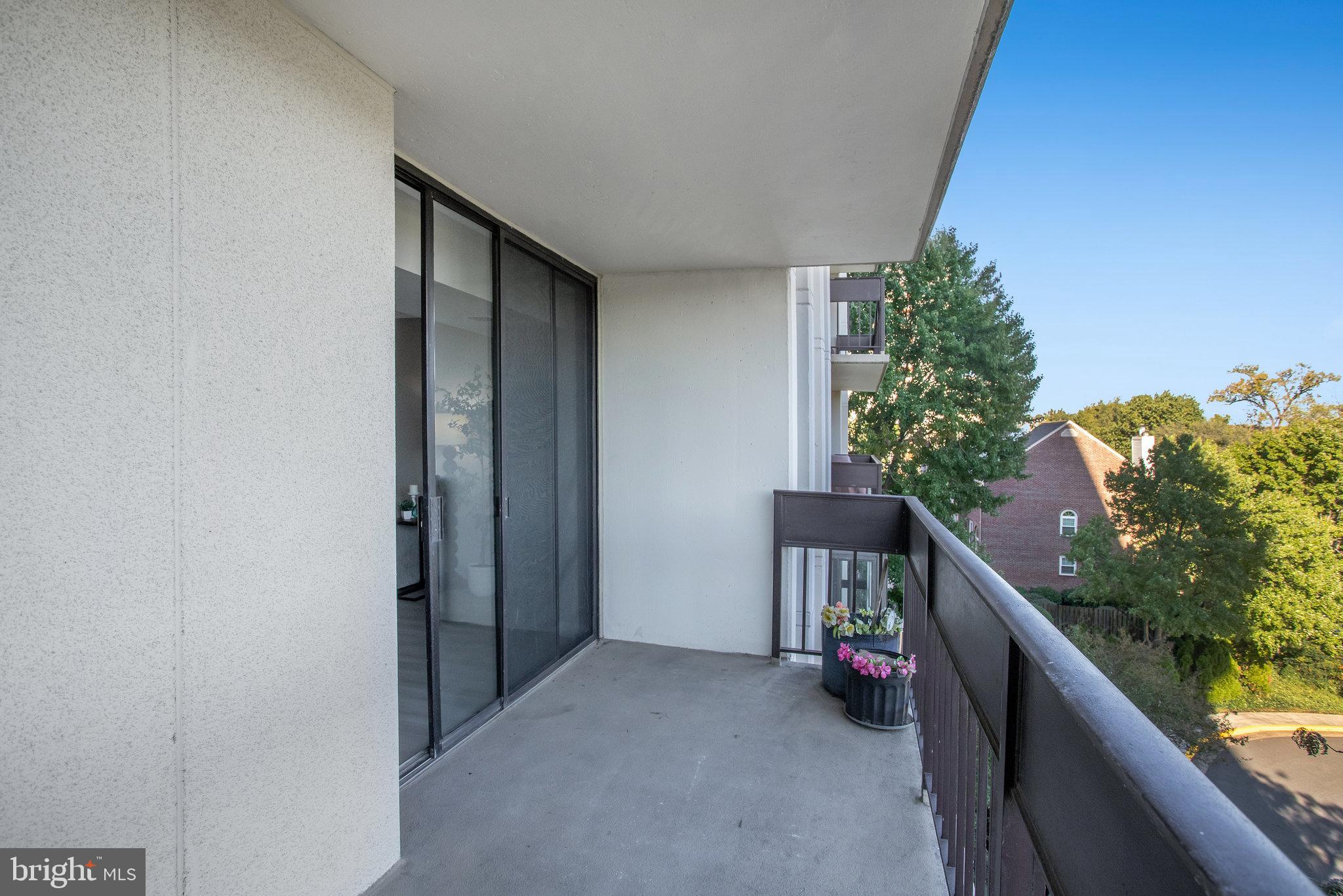 5300 Holmes Run Pkwy #405