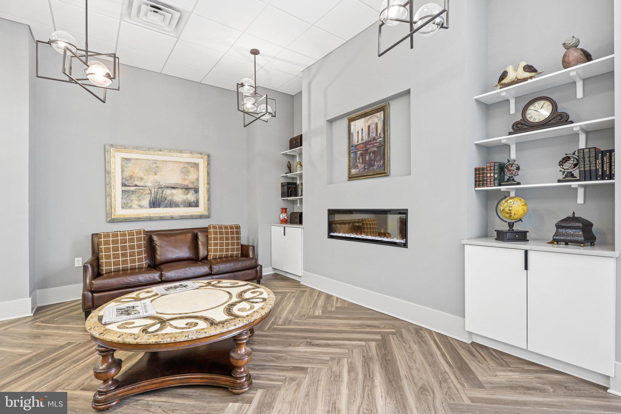 5300 Holmes Run Pkwy #405