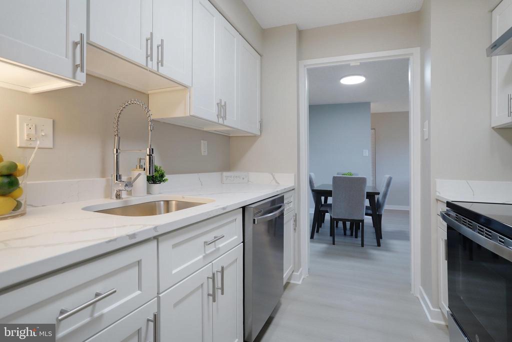 5300 Holmes Run Pkwy #405