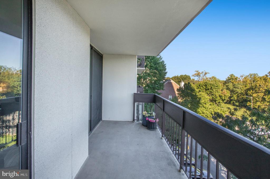 5300 Holmes Run Pkwy #405