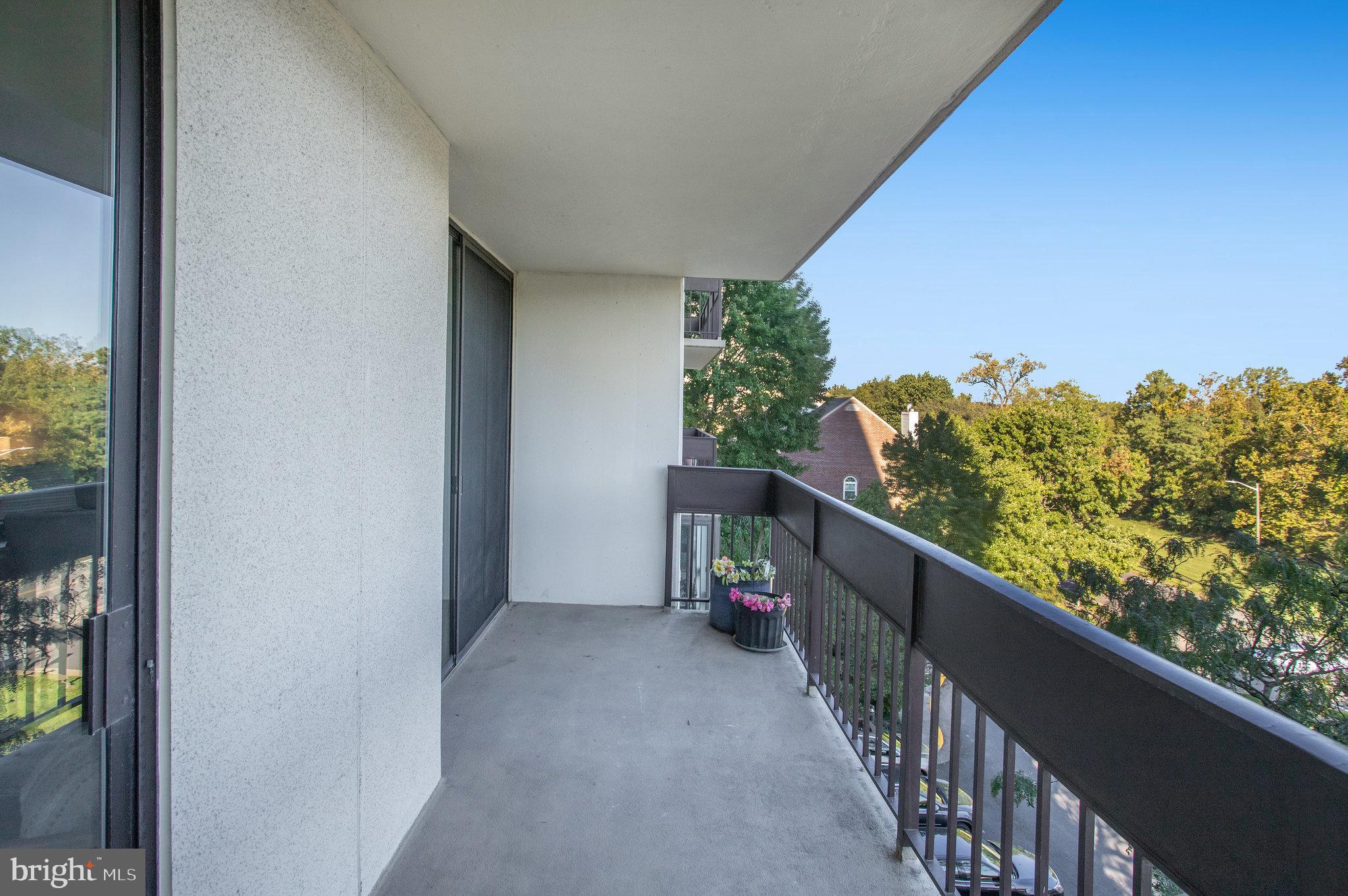 5300 Holmes Run Pkwy #405