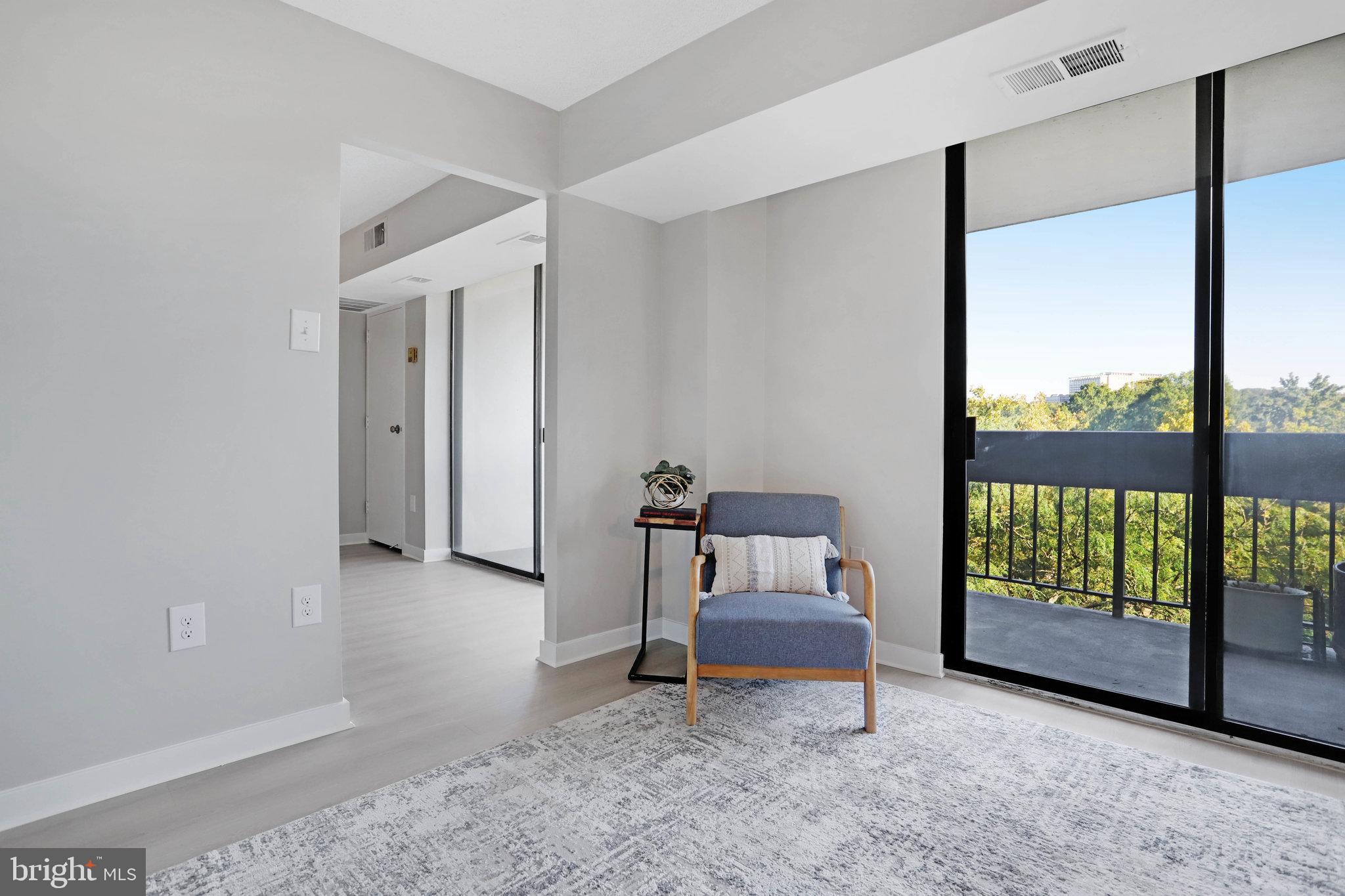 5300 Holmes Run Pkwy #405