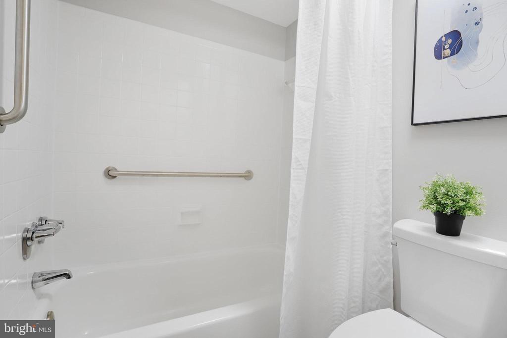 5300 Holmes Run Pkwy #405