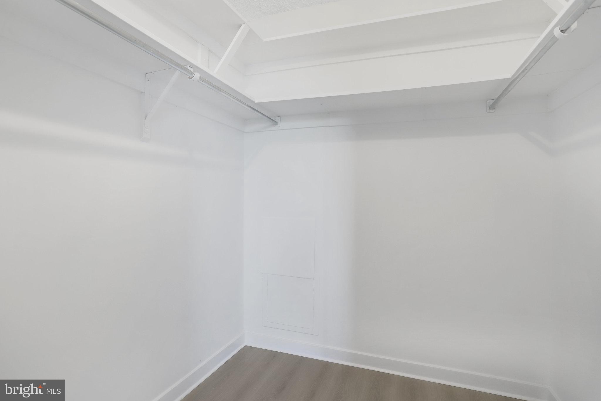 5300 Holmes Run Pkwy #405