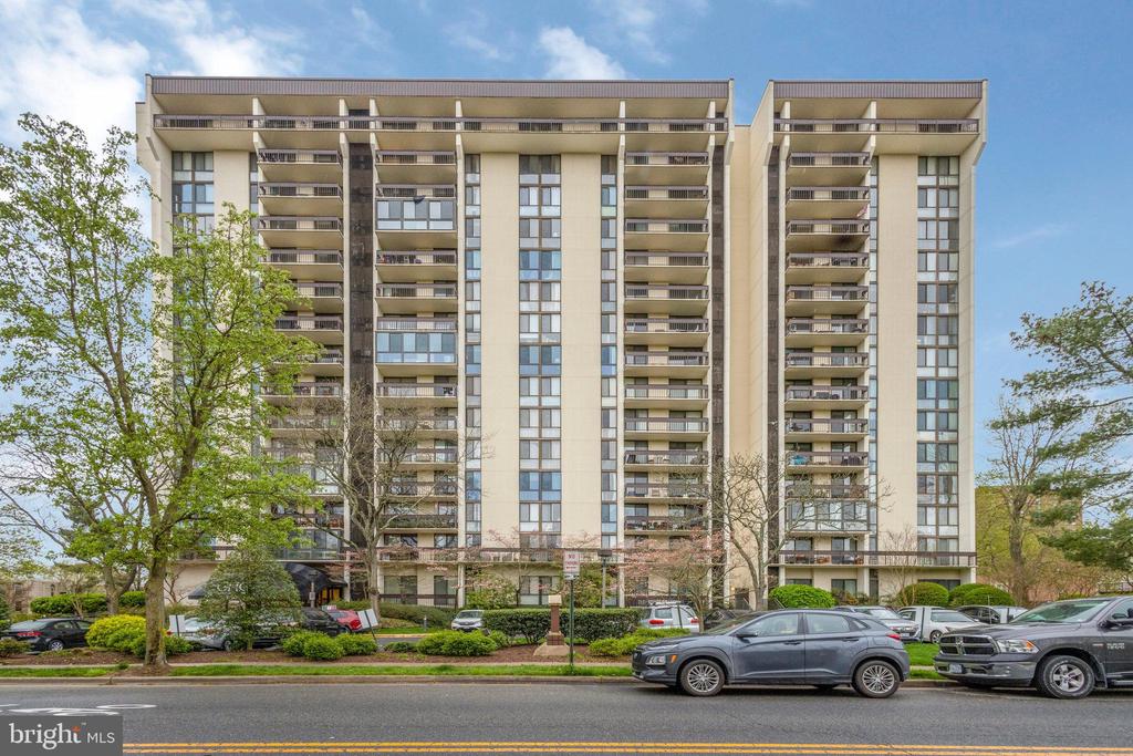 5300 Holmes Run Pkwy #405