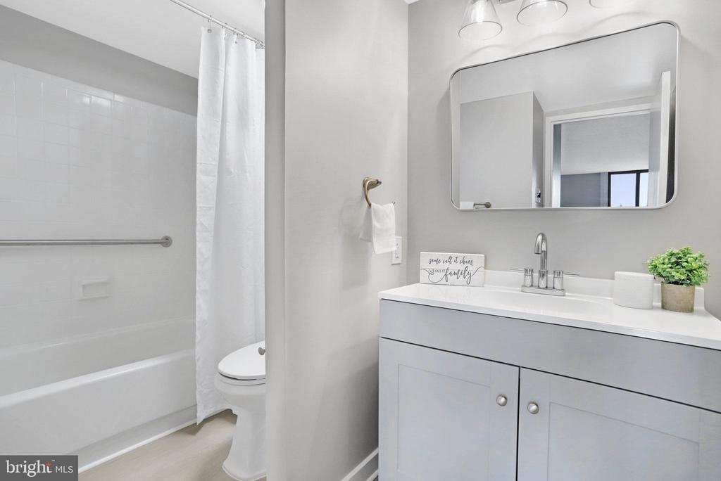 5300 Holmes Run Pkwy #405
