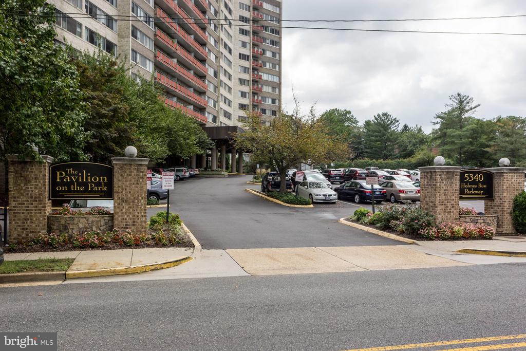 5340 Holmes Run Pkwy #1207