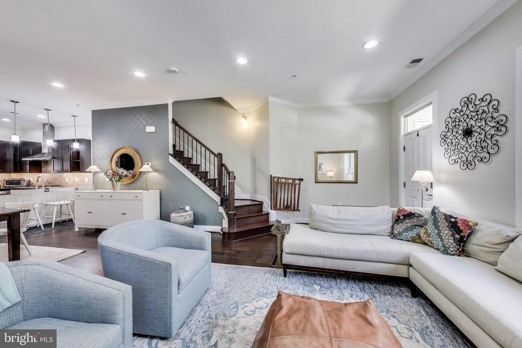 717 DIAMOND AVE
