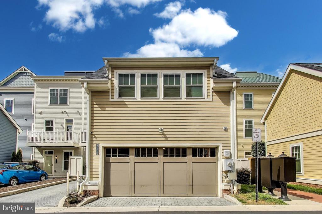 717 DIAMOND AVE