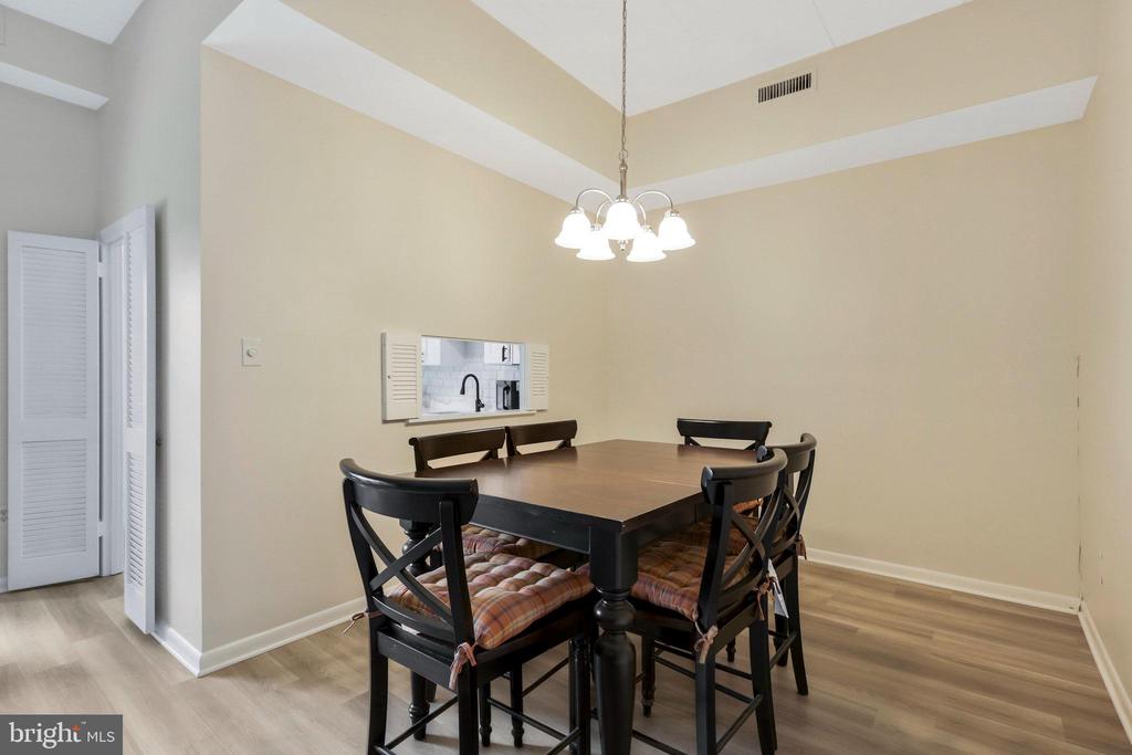 120 ROBERTS LN #101