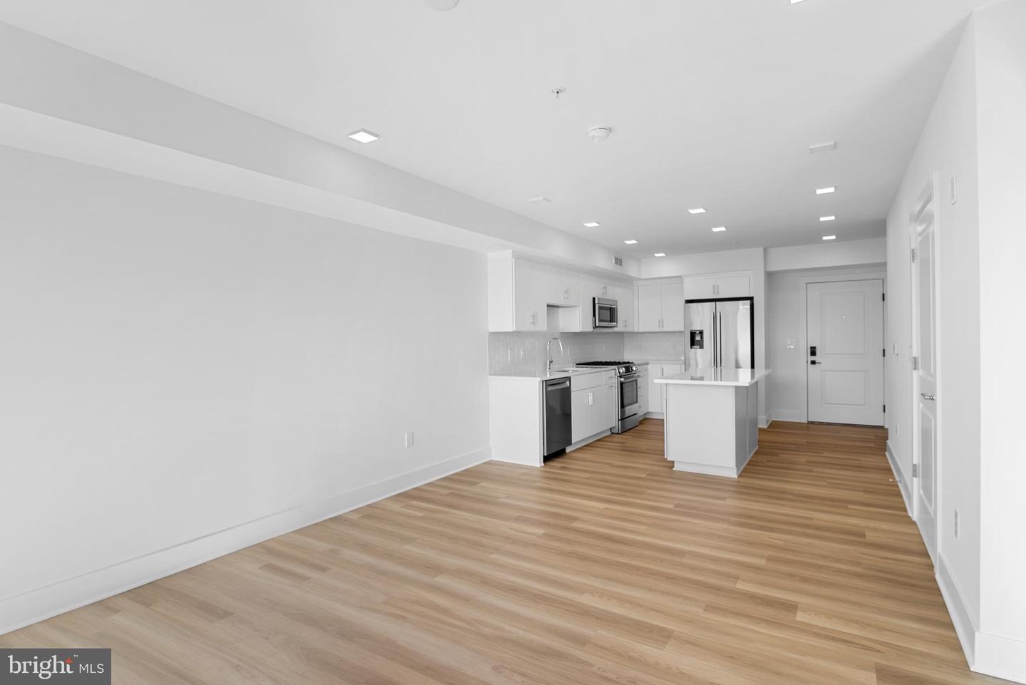 701 N HENRY STREET #405
