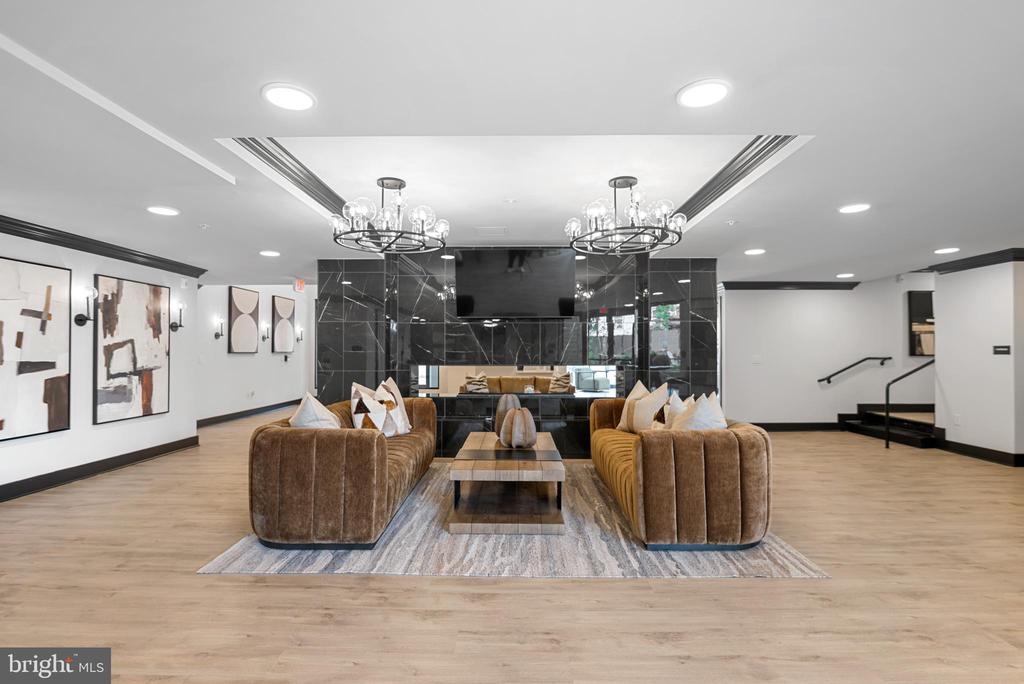 701 N HENRY STREET #405