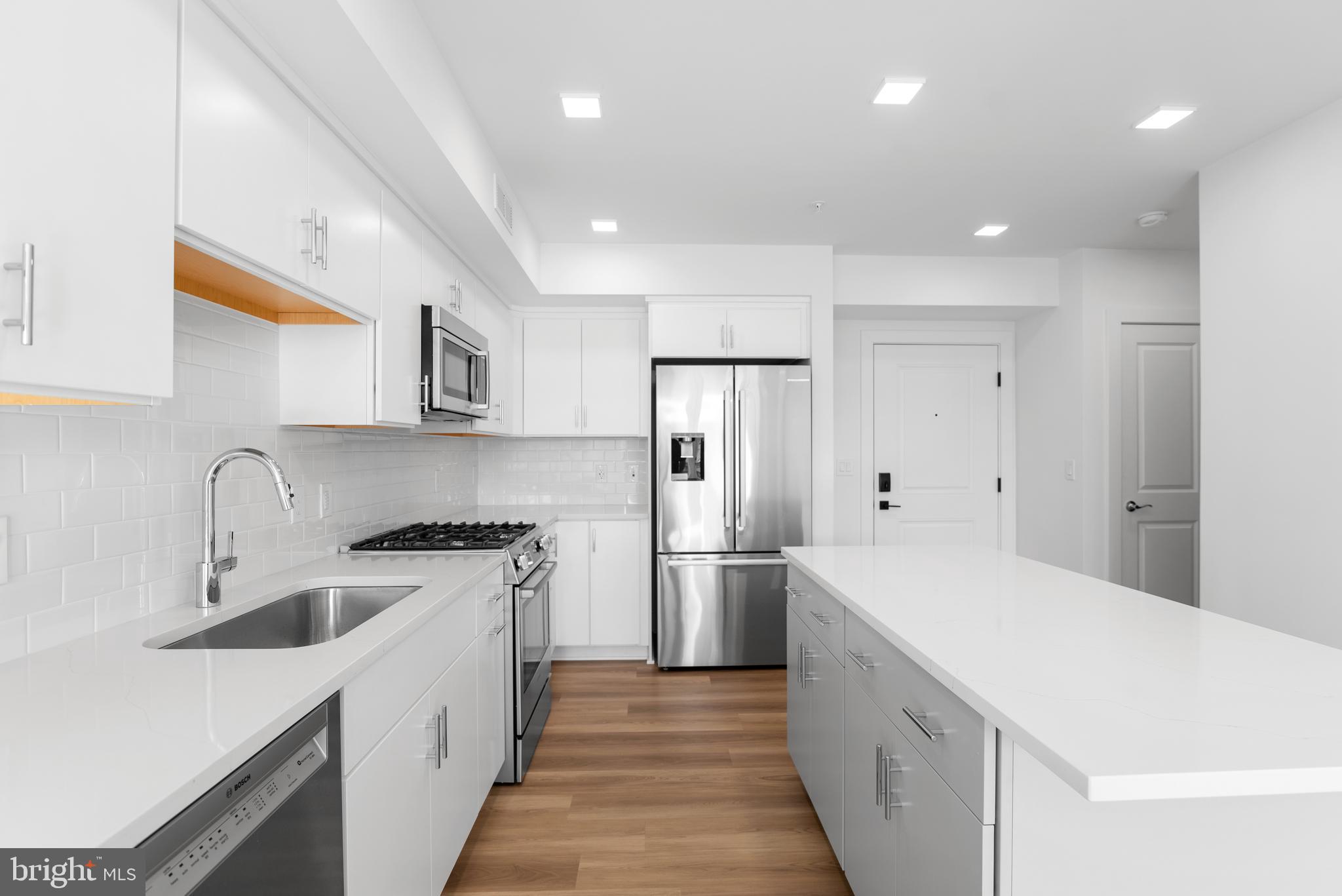701 N HENRY STREET #405