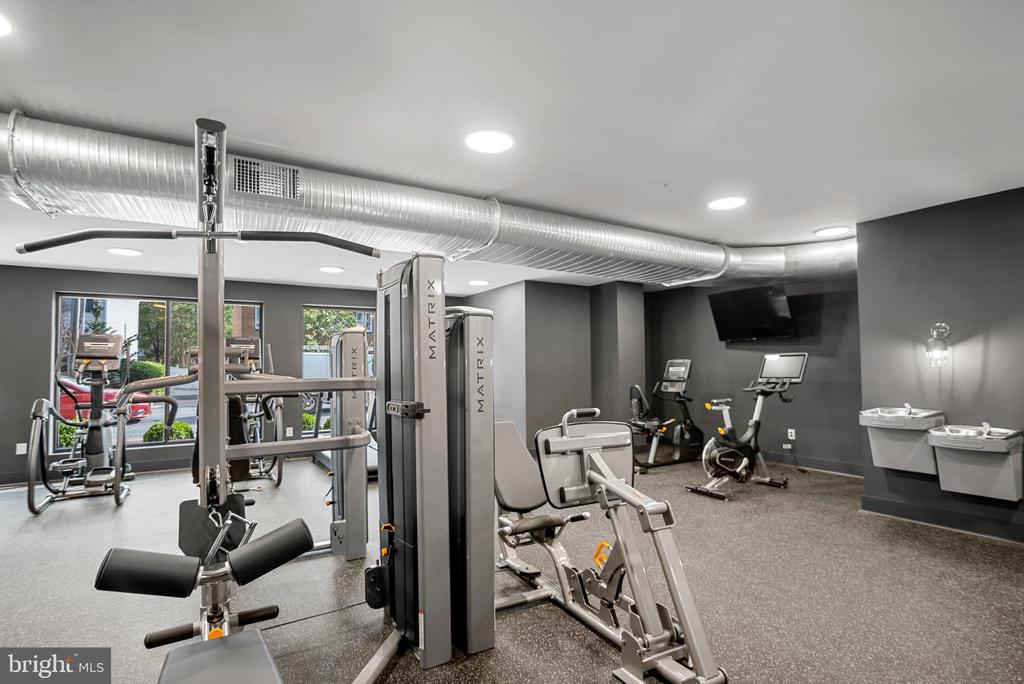 701 N HENRY STREET #405
