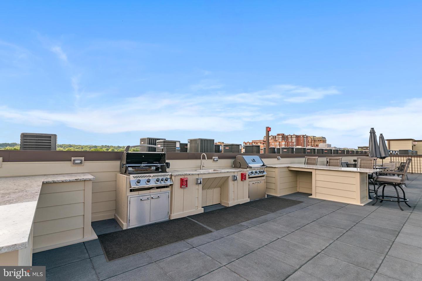 701 N HENRY STREET #405