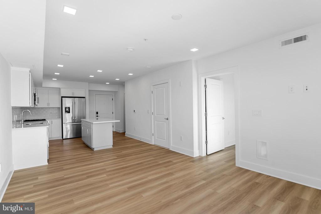 701 N HENRY STREET #405