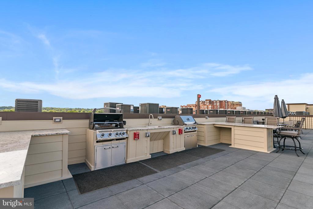 701 N HENRY STREET #405