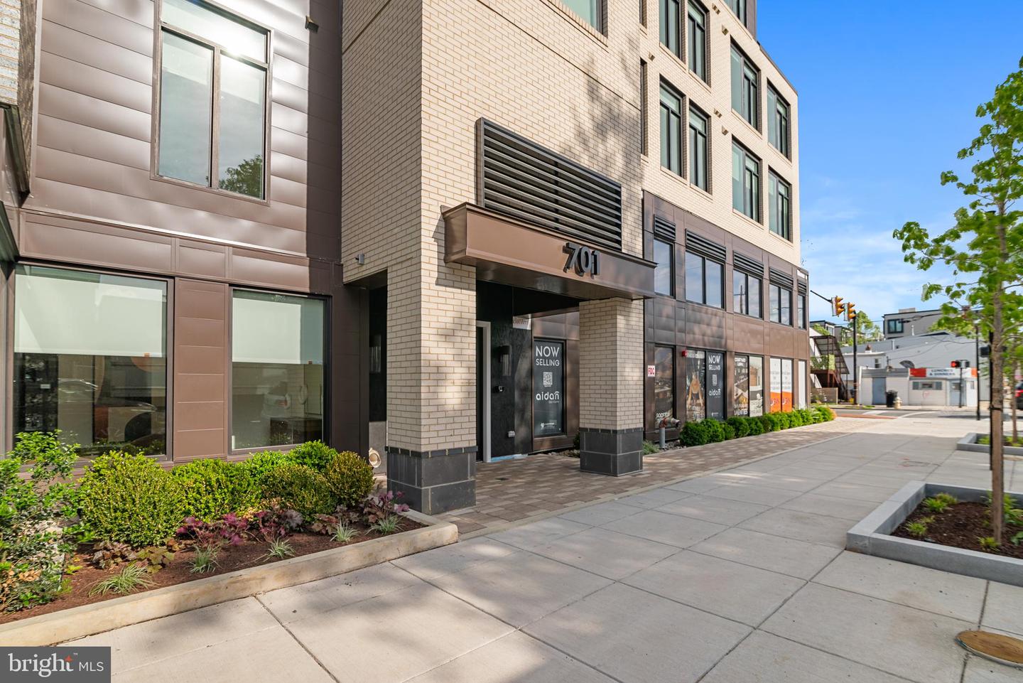 701 N HENRY STREET #405