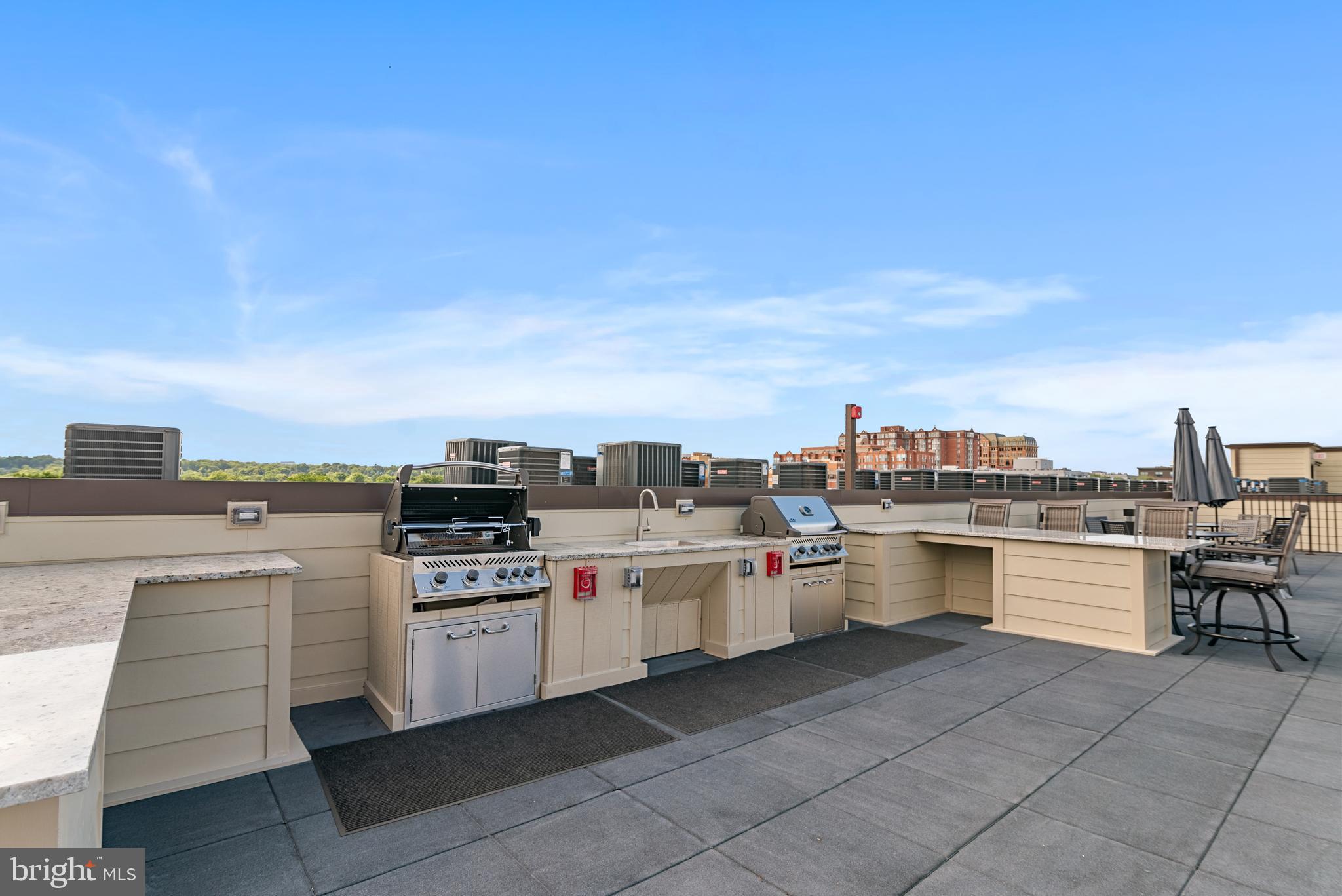 701 N HENRY STREET #405