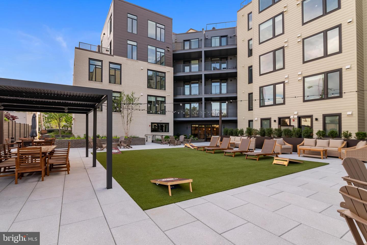701 N HENRY STREET #405